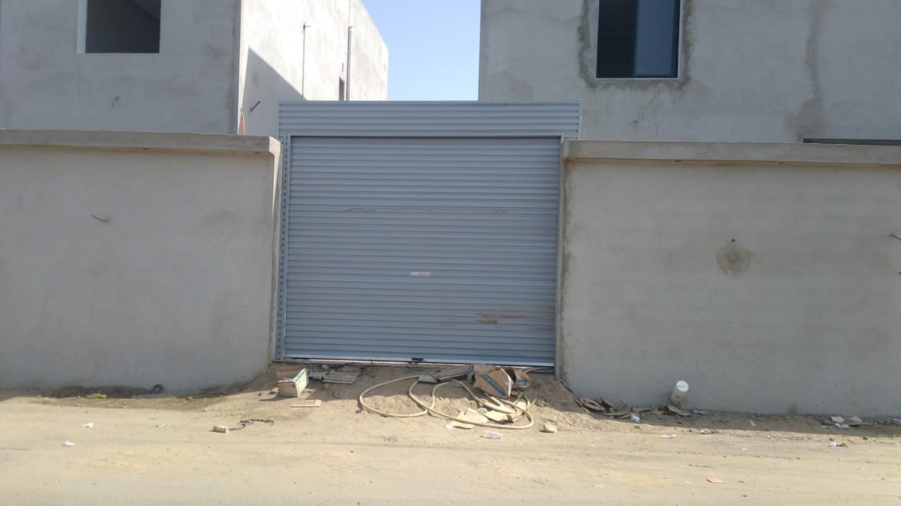 تجهيز وتركيب أبواب زجاج سيكوريت للمحلات والمكاتب في الرياض - صورة 2