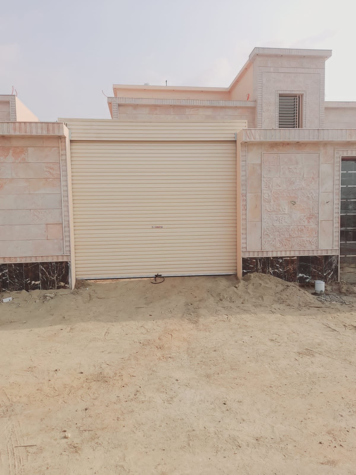 تجهيز وتركيب أبواب زجاج سيكوريت للمحلات والمكاتب في الرياض - صورة 8